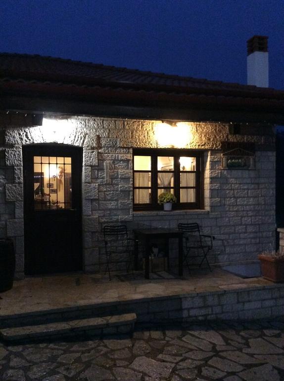 Oihalia Guesthouse Fidhakia Exterior photo